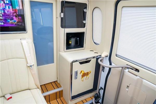 丰田考斯特陆地头等舱豪华定制12座个