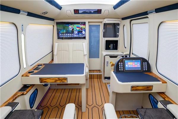 丰田考斯特陆地头等舱豪华定制12座个