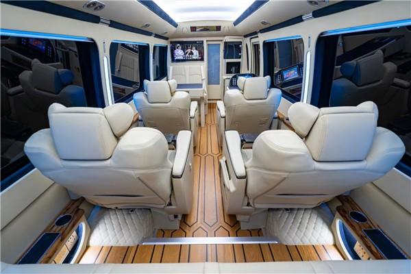 丰田考斯特陆地头等舱豪华定制12座个